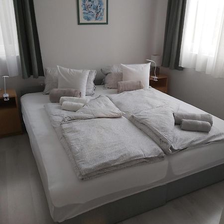 Apartmanhaz Horvath Balatonboglár Buitenkant foto