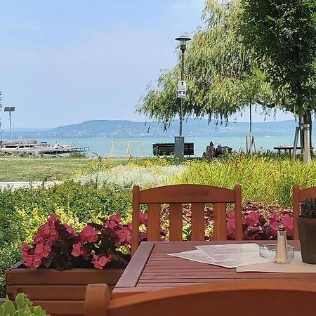 Apartmanhaz Horvath Balatonboglár Buitenkant foto