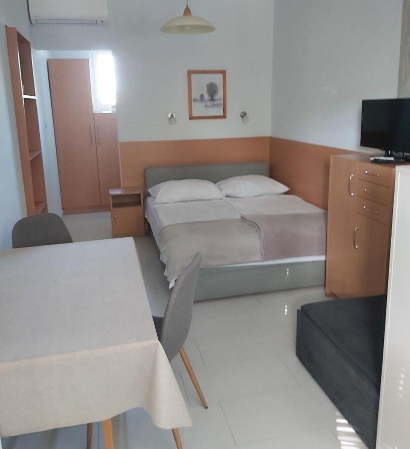 Apartmanhaz Horvath Balatonboglár Buitenkant foto