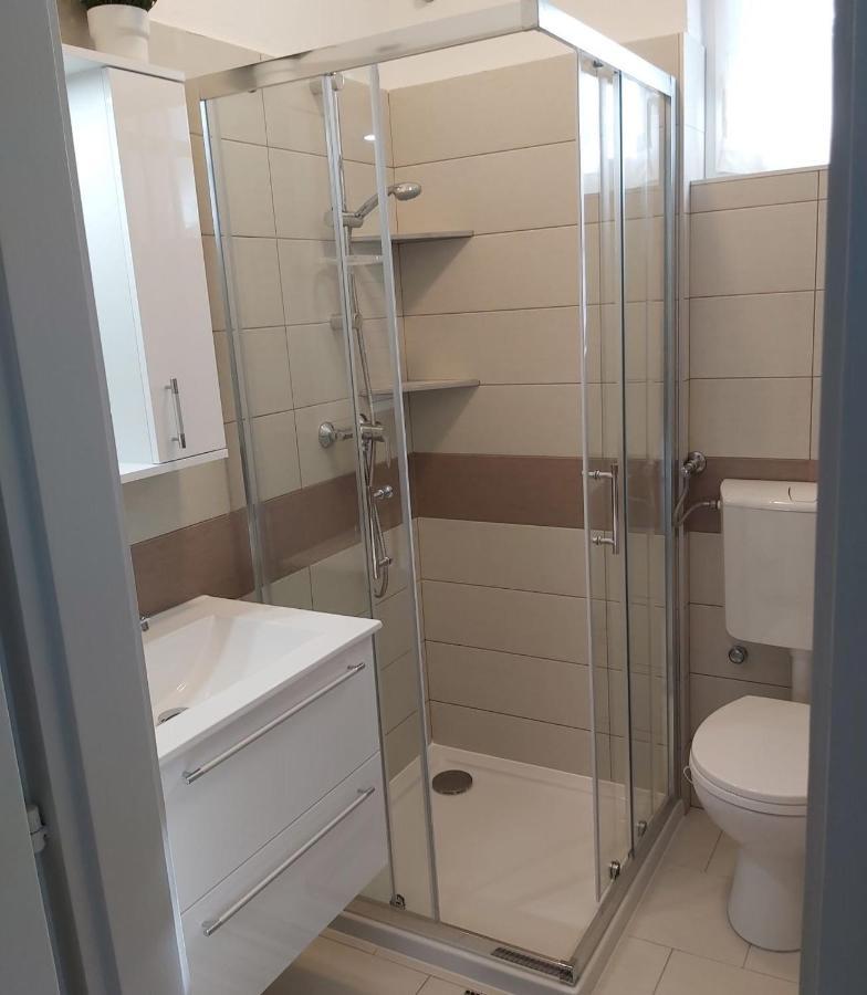 Apartmanhaz Horvath Balatonboglár Buitenkant foto