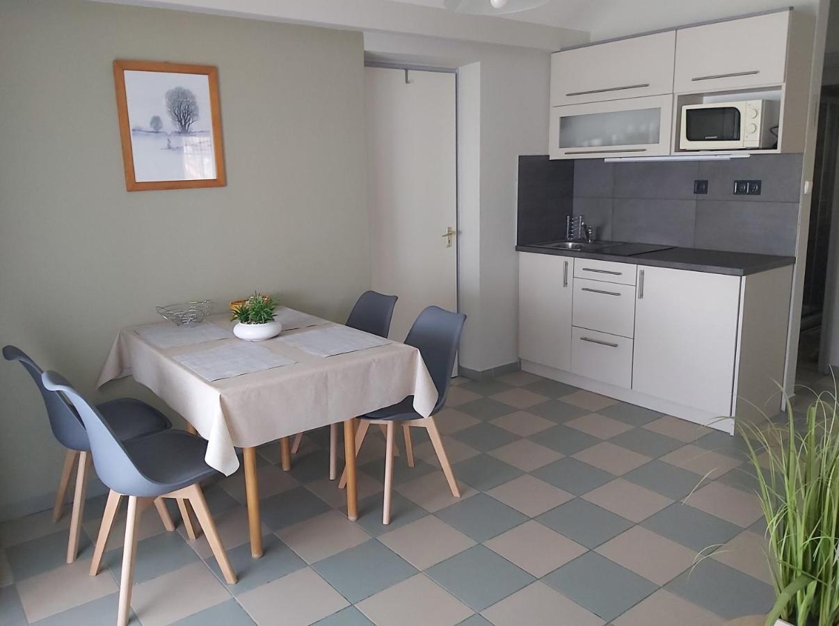 Apartmanhaz Horvath Balatonboglár Buitenkant foto