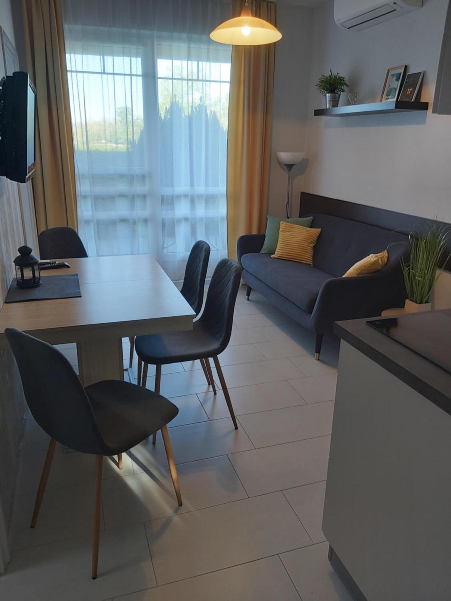Apartmanhaz Horvath Balatonboglár Buitenkant foto