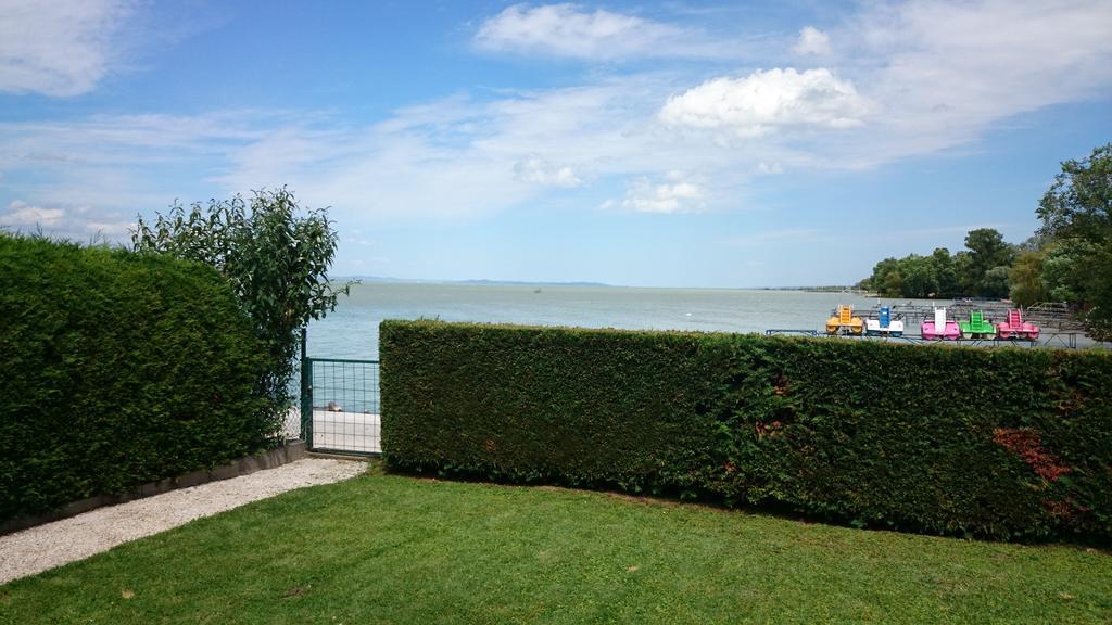 Apartmanhaz Horvath Balatonboglár Buitenkant foto