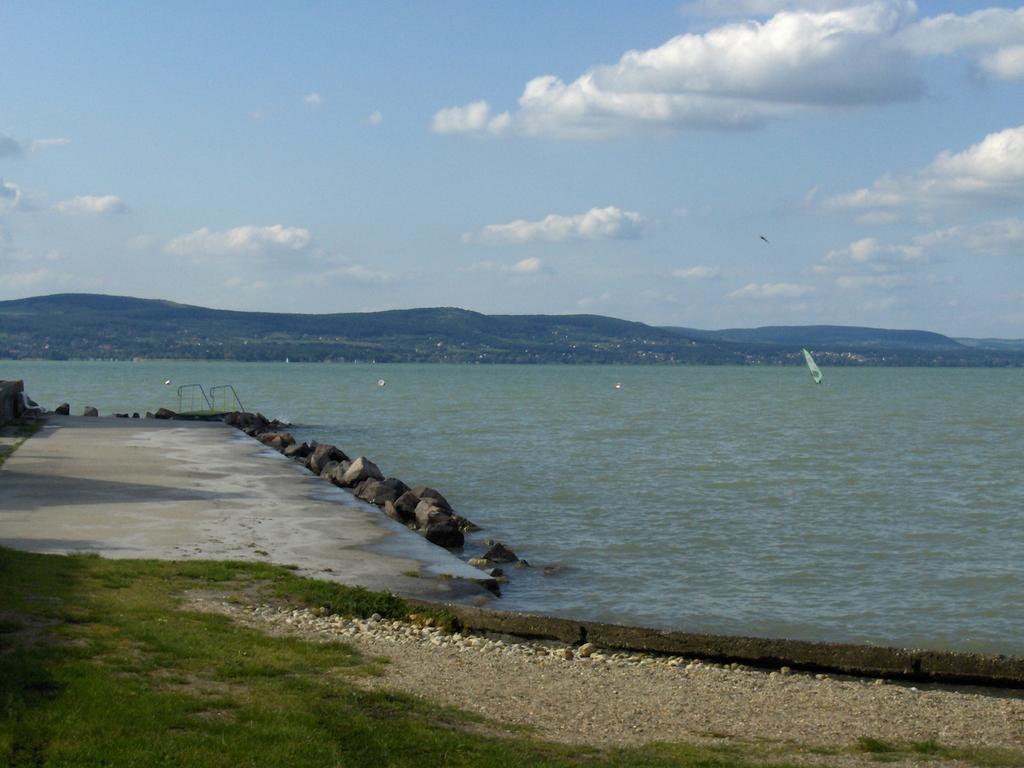 Apartmanhaz Horvath Balatonboglár Buitenkant foto