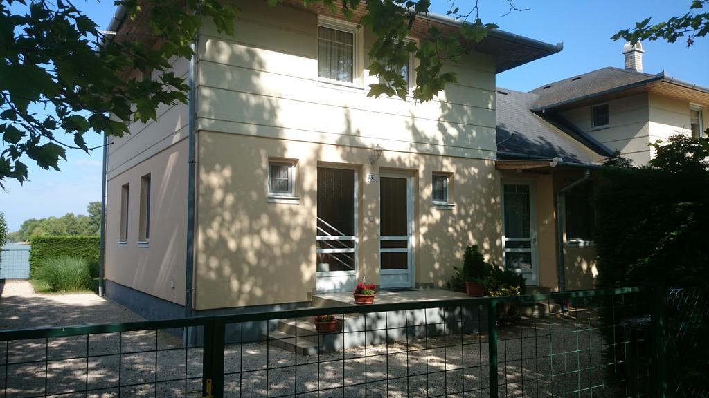 Apartmanhaz Horvath Balatonboglár Buitenkant foto