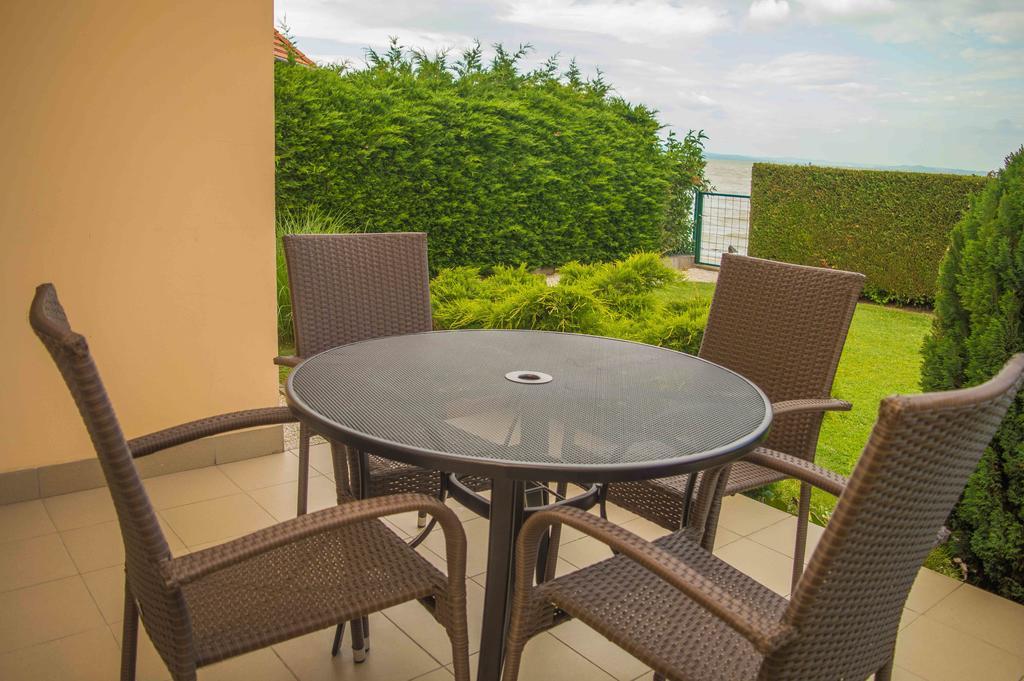 Apartmanhaz Horvath Balatonboglár Buitenkant foto