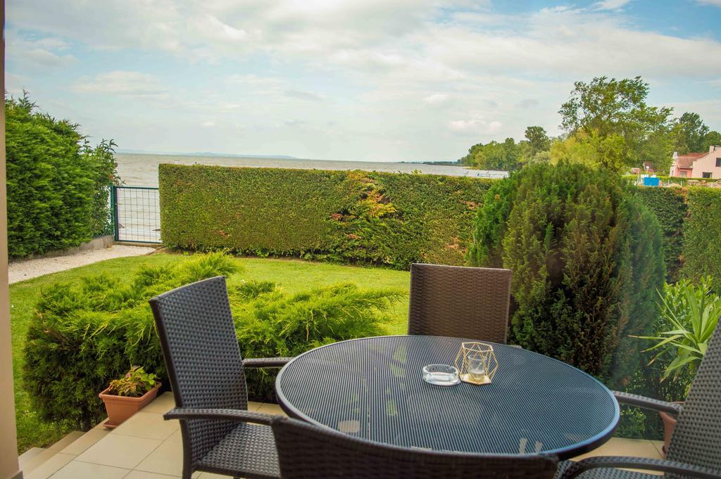 Apartmanhaz Horvath Balatonboglár Buitenkant foto