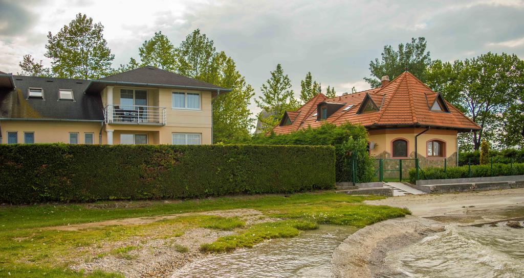 Apartmanhaz Horvath Balatonboglár Buitenkant foto